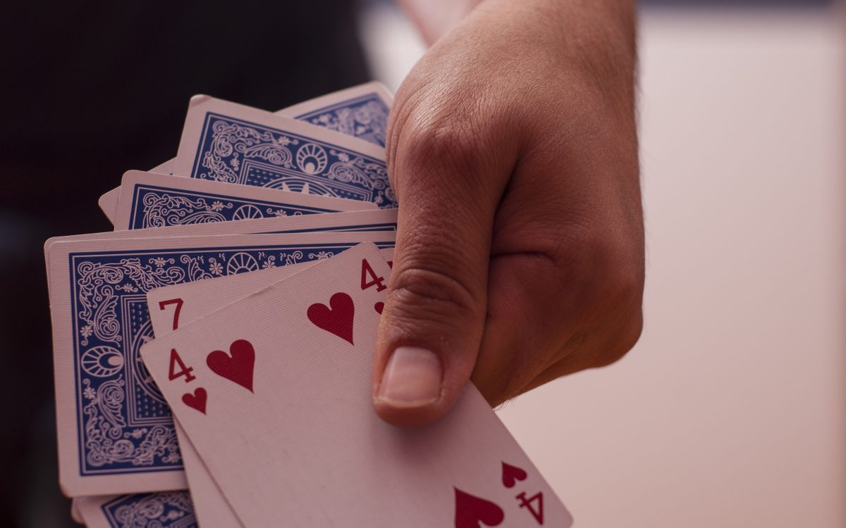 Ce este un turneu freezeout la poker și prin ce diferă de un turneu cu re-entry