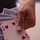 Ce este un turneu freezeout la poker și prin ce diferă de un turneu cu re-entry